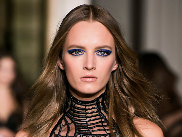 Il trucco ottanio è la tendenza make-up dell'estate 2025