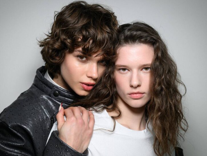 Capelli scalati o sfilati: qual è la differenza?