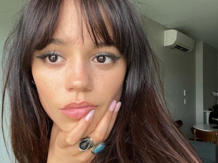 Mercoledì, Jenna Ortega soffre di OCD «faccio su e giù per le scale sei volte»: cos'è il disturbo