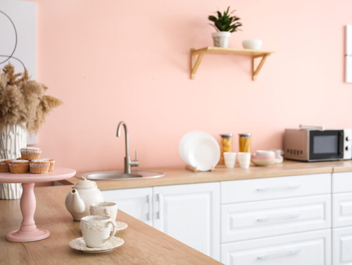 Come arredare una cucina col rosa