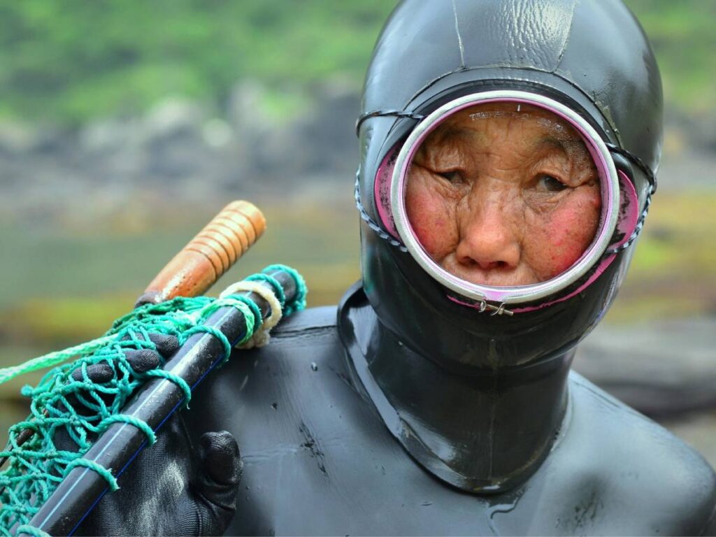 Una Haenyeo, anziana pescatrice subacquea coreana Una Haenyeo, anziana pescatrice subacquea coreana (ph. IPA)