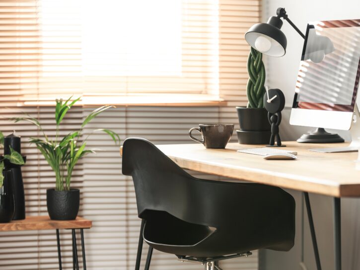 Angolo studio in salotto: idee smart per spazi condivisi ideali per lo smartworking