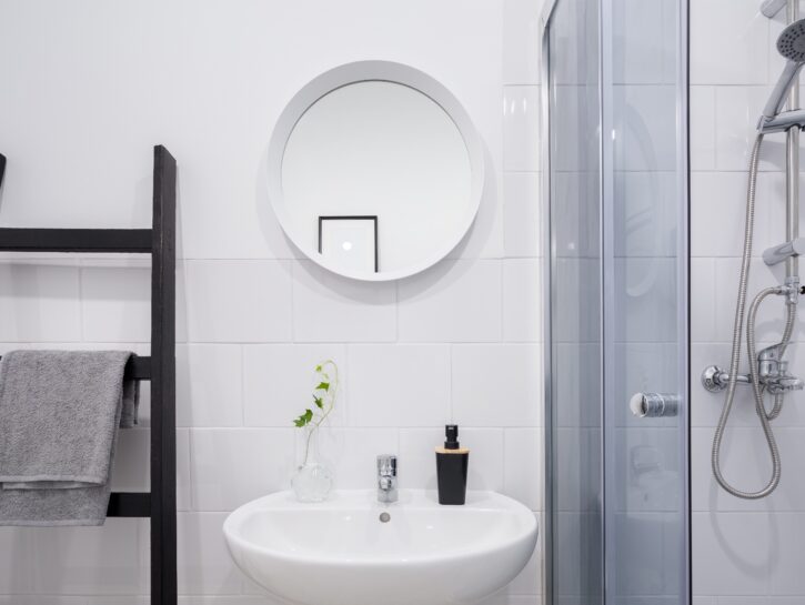 Tre idee intelligenti per riporre gli asciugamani in un bagno piccolo