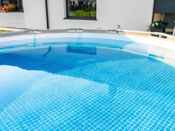 Piscina fuori terra sul terrazzo: vantaggi e svantaggi