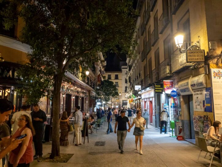 Vita notturna: nella top 3 ci sono due città europee