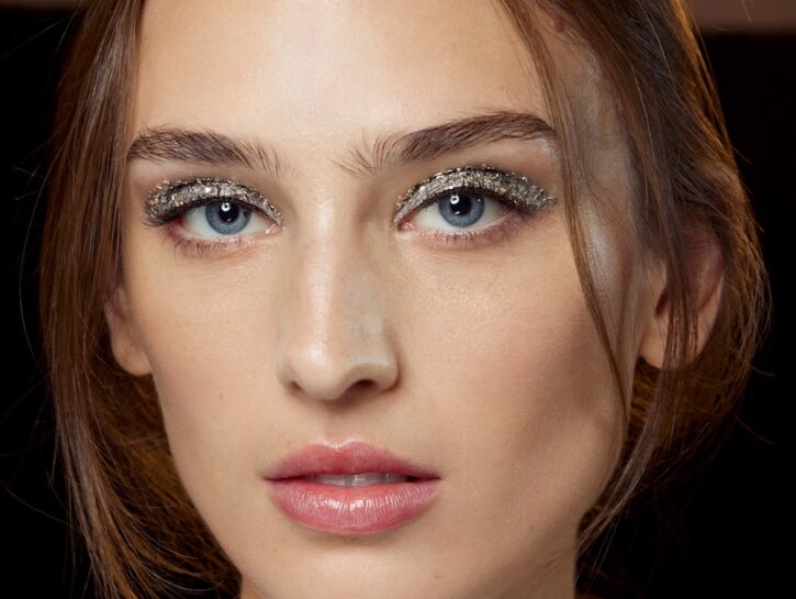 Trucco con brillantini per over 30 (senza sembrare pronta per una festa di Carnevale)
