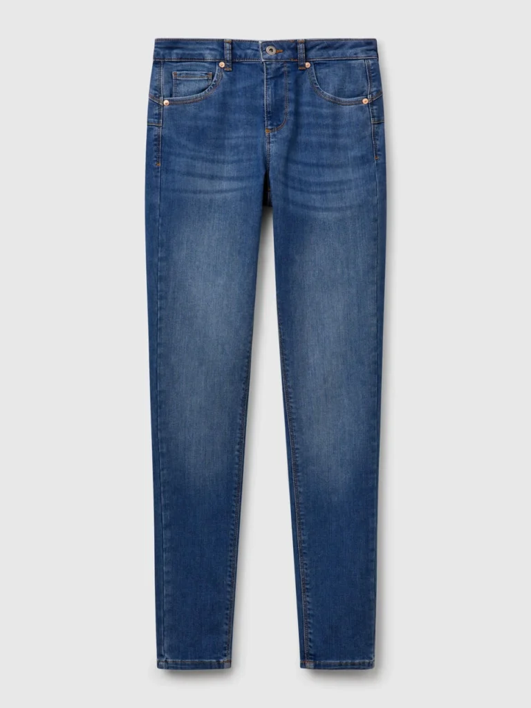 tendenze denim moda autunno 2025 i migliori jeans aderenti