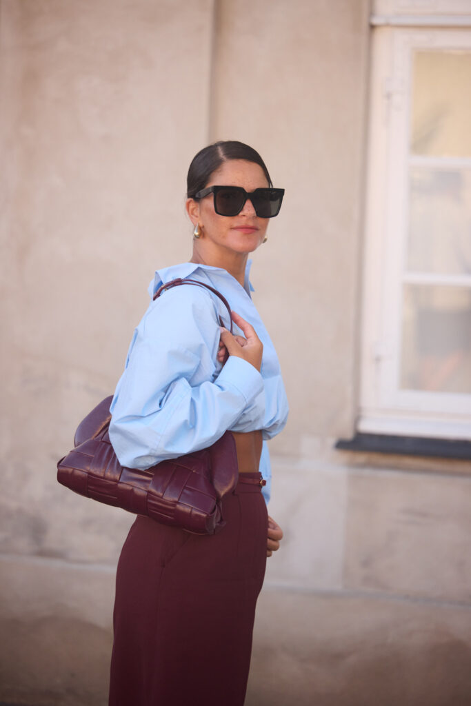 abbinamento bordeaux e celeste strest style