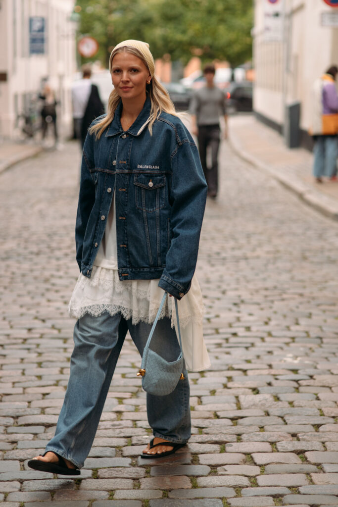come abbinare i jeans ai vestiti tendenze moda autunno 2025