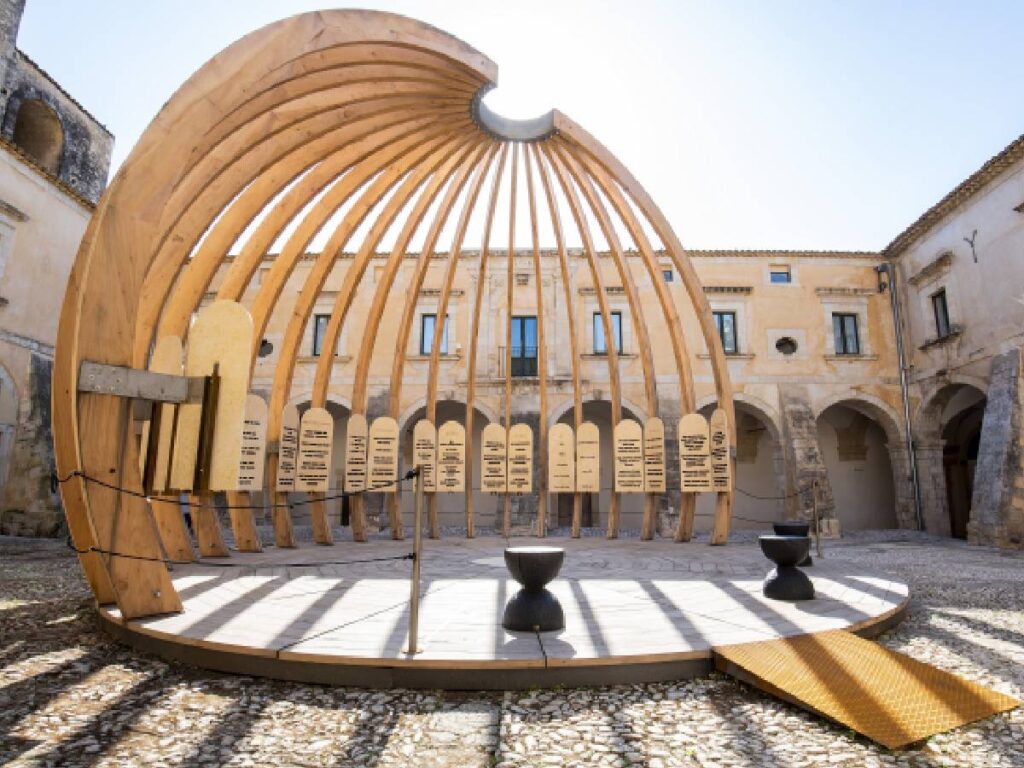 l’opera “Non uccidere” al MACC, costa ragusana