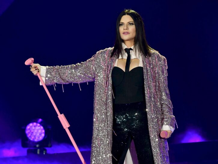 Laura Pausini torna in concerto, annunciati album e tour mondiale. Cosa sappiamo di «Io canto World Tour»