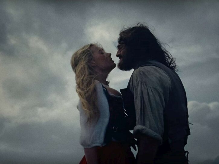 La complicità tra Jacob Elordi e Margot Robbie domina il trailer di Cime Tempestose. Quando esce il film in Italia