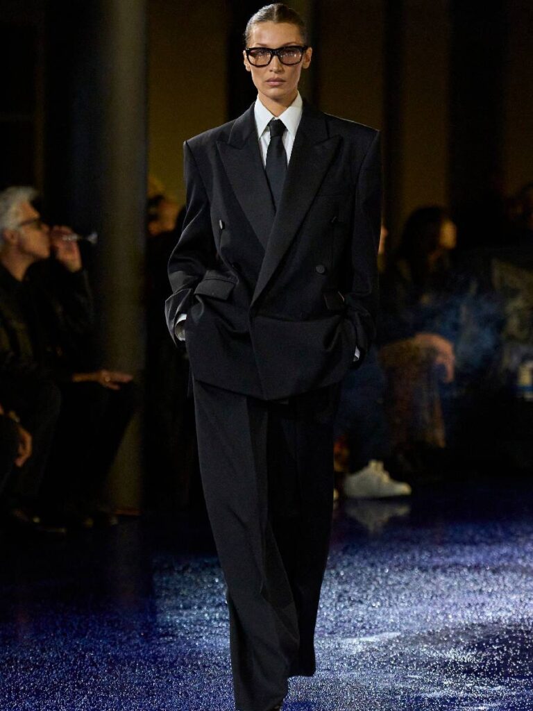 Saint Laurent smoking sfilata