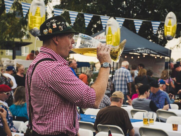 Oktoberfest, il rito della birra si celebra a Monaco