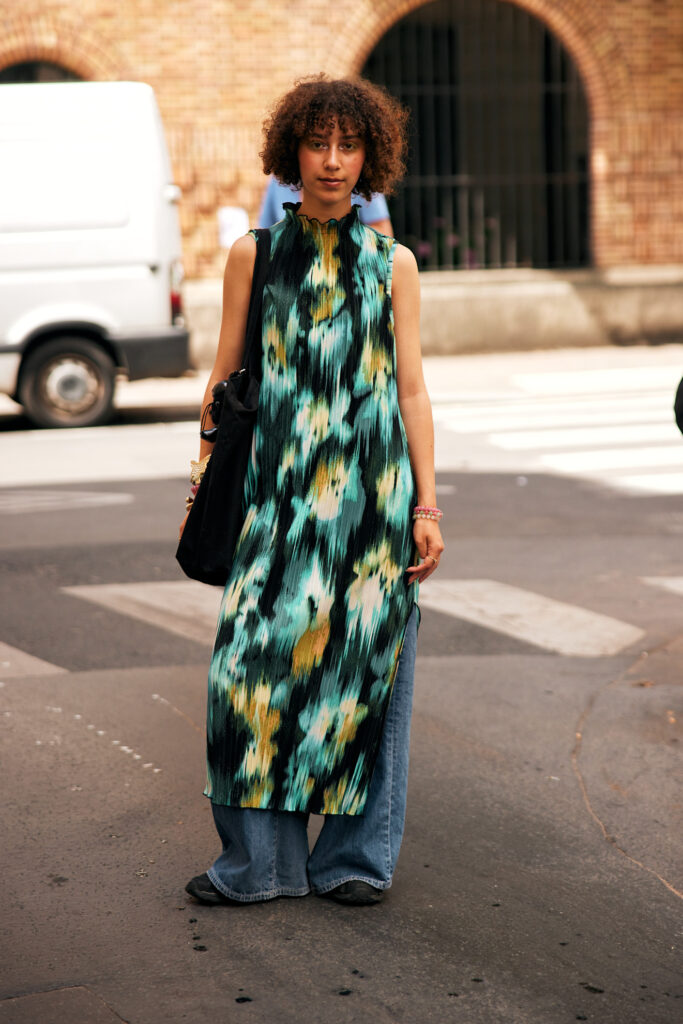 come abbinare i jeans ai vestiti tendenze moda autunno 2025