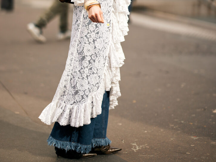 Come abbinare i jeans con i vestiti? 5 idee moda per il tuo transition style