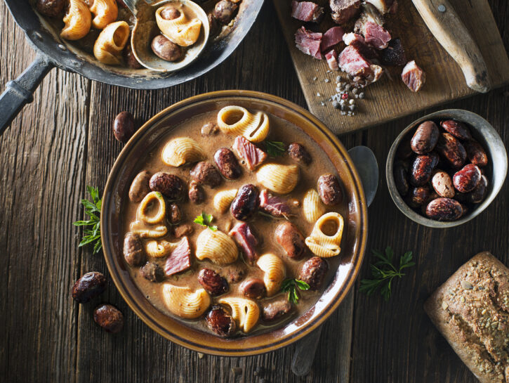 Pasta e fagioli light con croccante di pane integrale