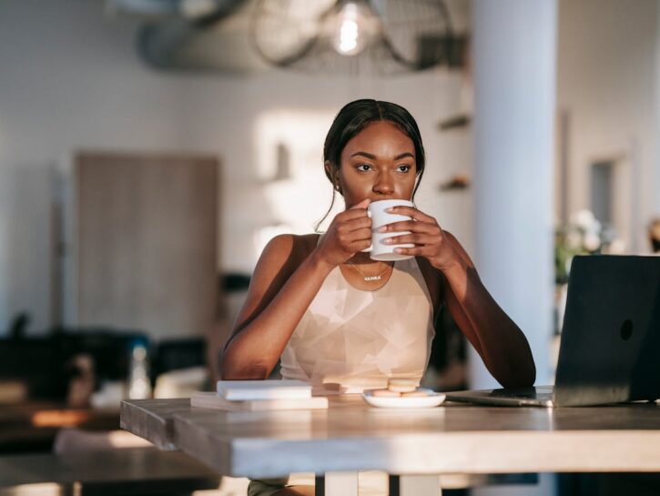 Bere meno caffè? Ecco come impatta sui tuoi sogni
