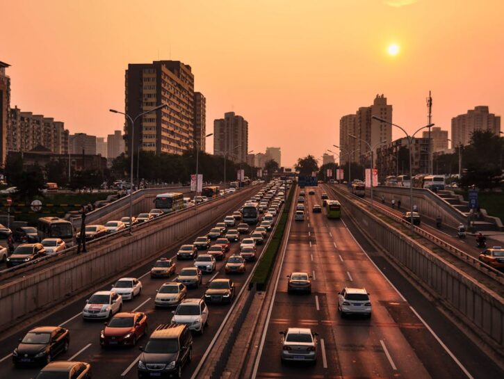 Il colore delle auto influisce sulla temperatura in città: lo studio