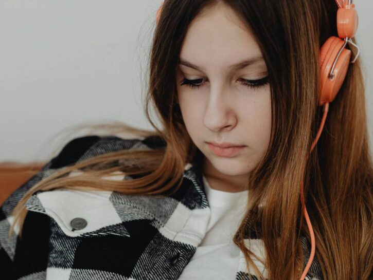 Tua figlia ti schifa? Tecniche di sopravvivenza per gestire il temporaneo distacco