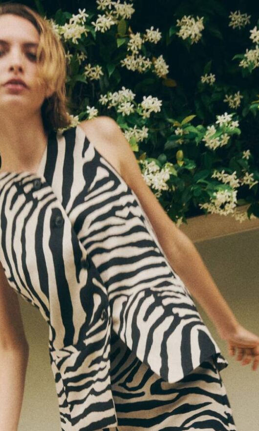 Zebrato o tigrato? Il gilet animalier è il must-have dell'autunno 2025