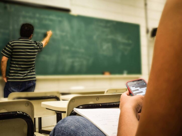 Scuola, novità su Maturità e smartphone