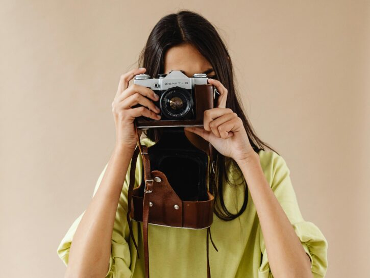 L’importanza di “fare click”: se la Gen Z riscopre le foto vintage