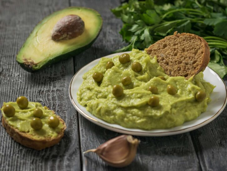 Purè di piselli e avocado al limone