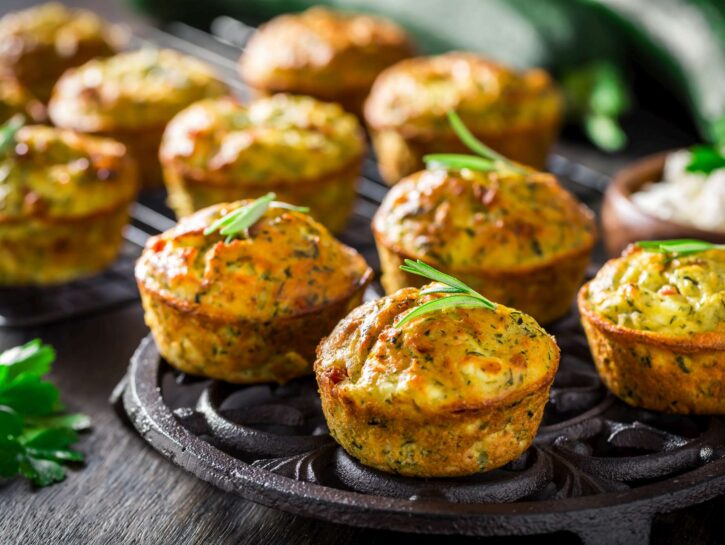Mini flan di zucchine e menta con cuore di ricotta