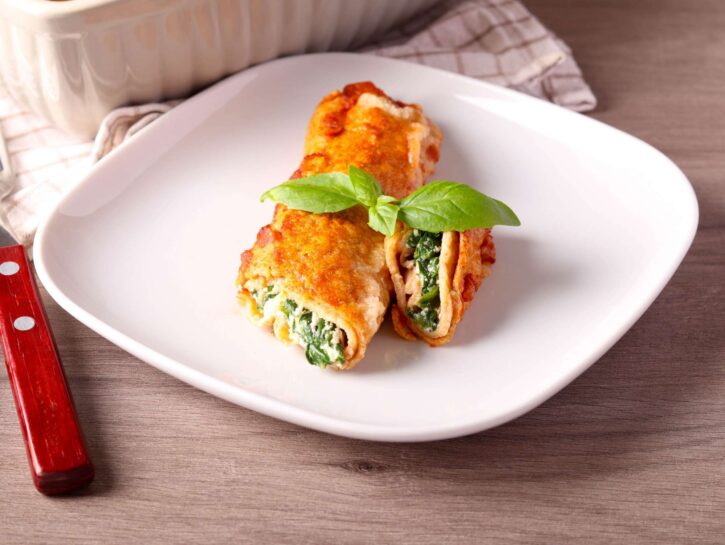 Crepes integrali farcite con spinaci, tofu e crema di anacardi