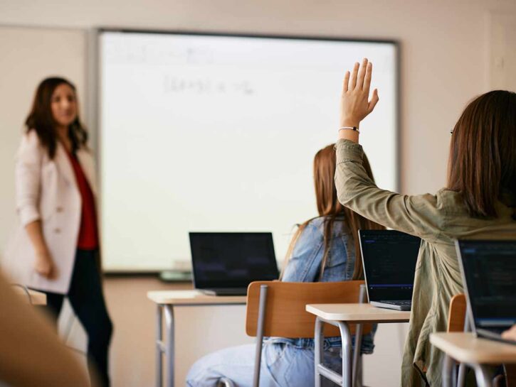 Supplenze brevi, cosa cambia per le scuole medie e superiori con la Manovra