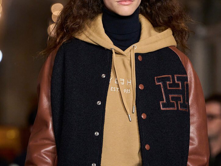 Sai perché la varsity jacket si chiama così? Scoprilo in 5 look per abbinarla subito