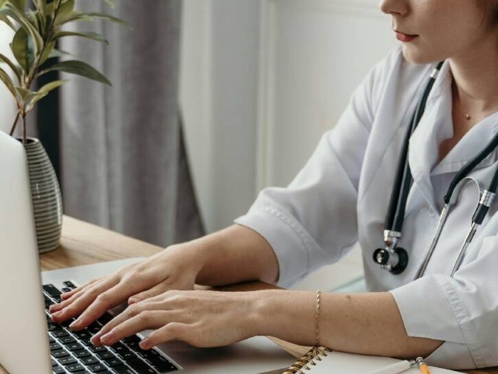 «Resti in attesa». Quando i tempi della sanità pubblica si allungano troppo
