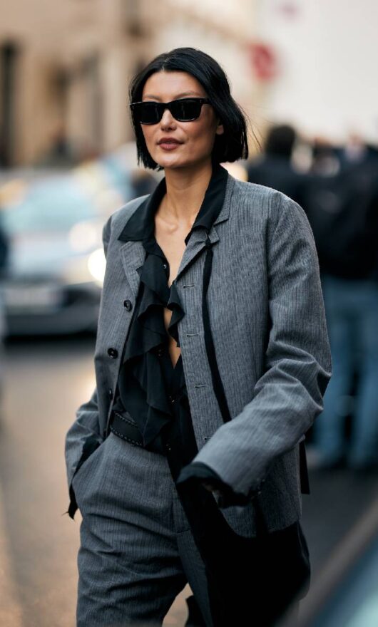 Non ci crederai, ma puoi indossare il grigio in modo chic (senza risultare banale)