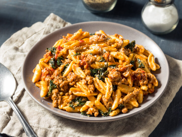 Pasta con salsiccia e cavolo nero