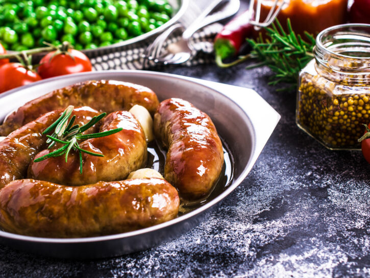 Salsiccia con uva e cipolle