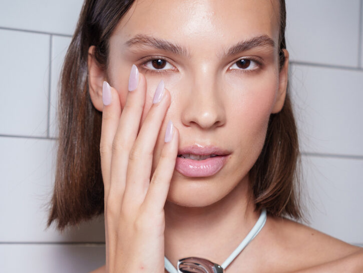 Basta ricrescita, ecco le manicure che durano di più