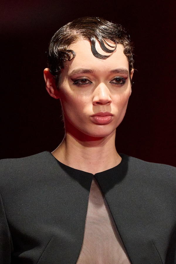 capelli corti gel o cera