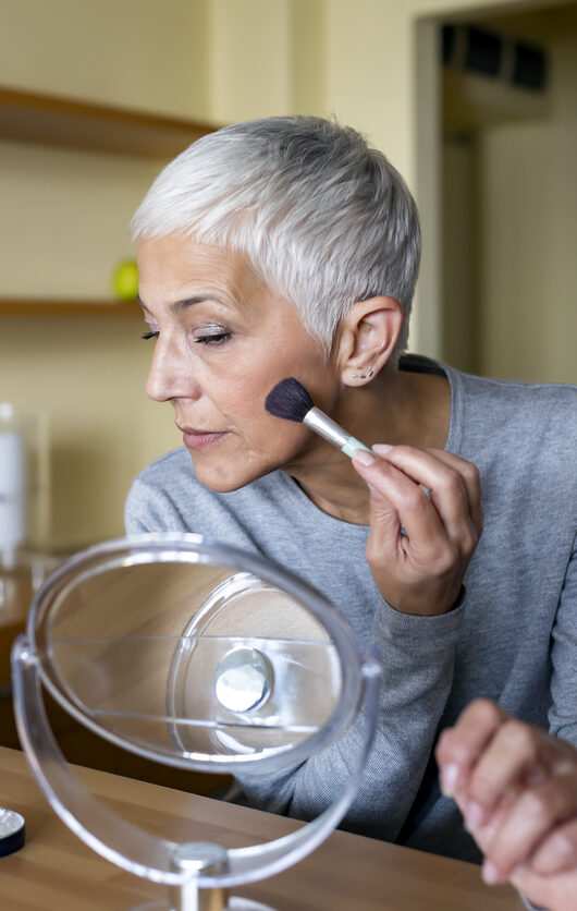 I segreti per applicare il blush se sei una over 50