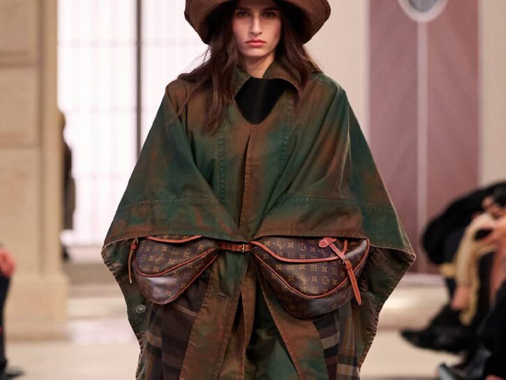 Come indossare la borsa-cintura sopra giacche e cappotti? 5 idee moda dalle sfilate