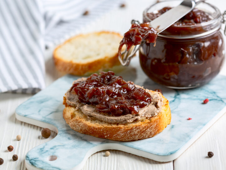 Pâté di lenticchie e cipolle caramellate: l'alternativa vegana piena di gusto