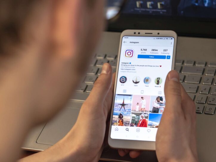 Freno ai baby influencer e limiti più severi per i minori sui social: verso una nuova legge