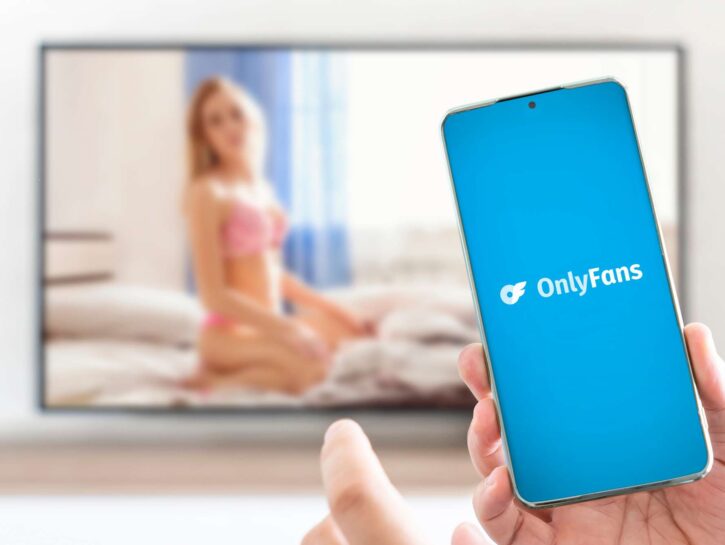 Onlyfans, condividere contenuti privati senza consenso è revenge porn: la Cassazione chiarisce