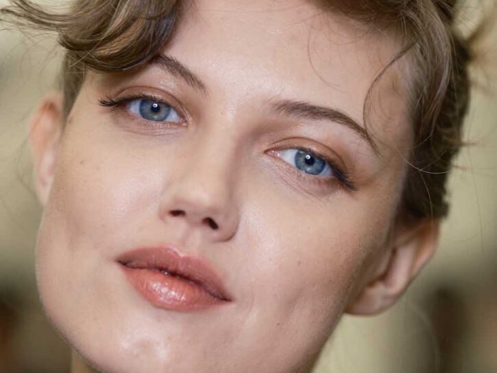 La skincare può aumentare il buonumore? Spoiler: sì (e non è solo gestualità)