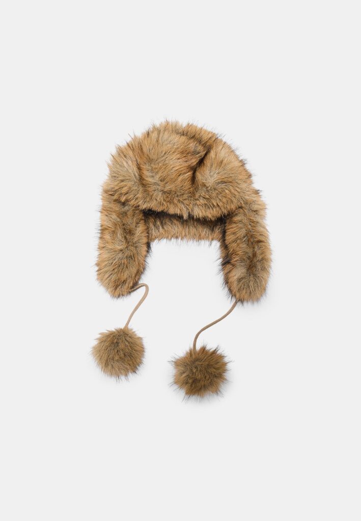 tendenza accessori moda inverno 2026 cappello colbacco donna