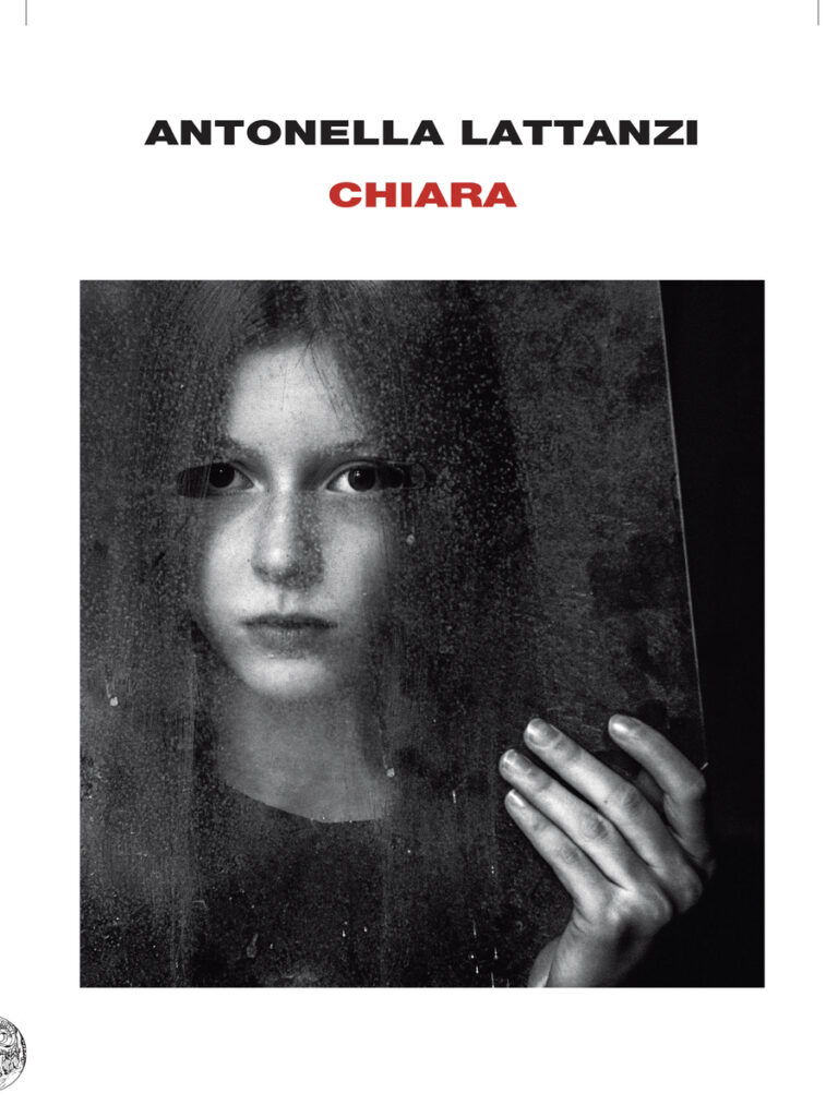 La copertina di "Chiara", il nuovo romanzo di Antonella Lattanzi (Einaudi).