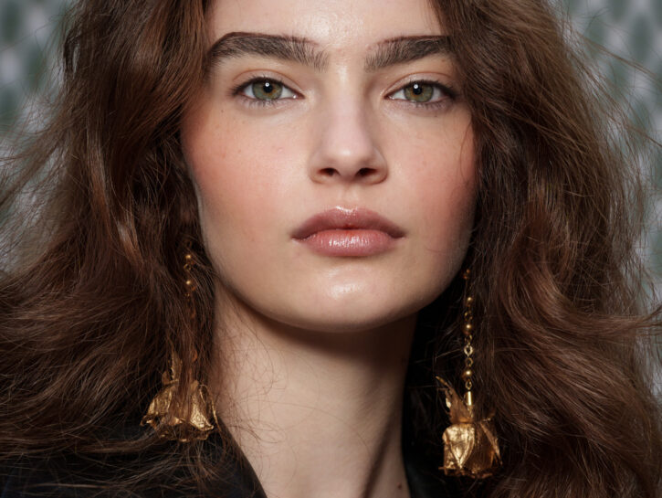 Trucco terracotta: coordinare occhi, guance e labbra con tonalità calde e naturali