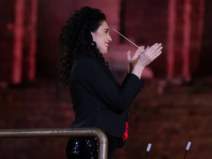 Chi è Gianna Fratta, ritratto di una direttrice d’orchestra tra successi, studio e vita privata