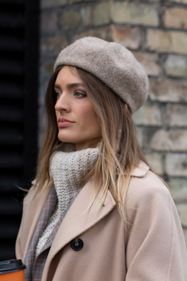 capelli sotto il cappello