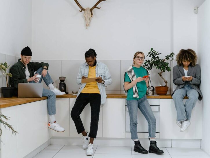 Jobpocalypse per Gen Z e over 50, come sopravvivere